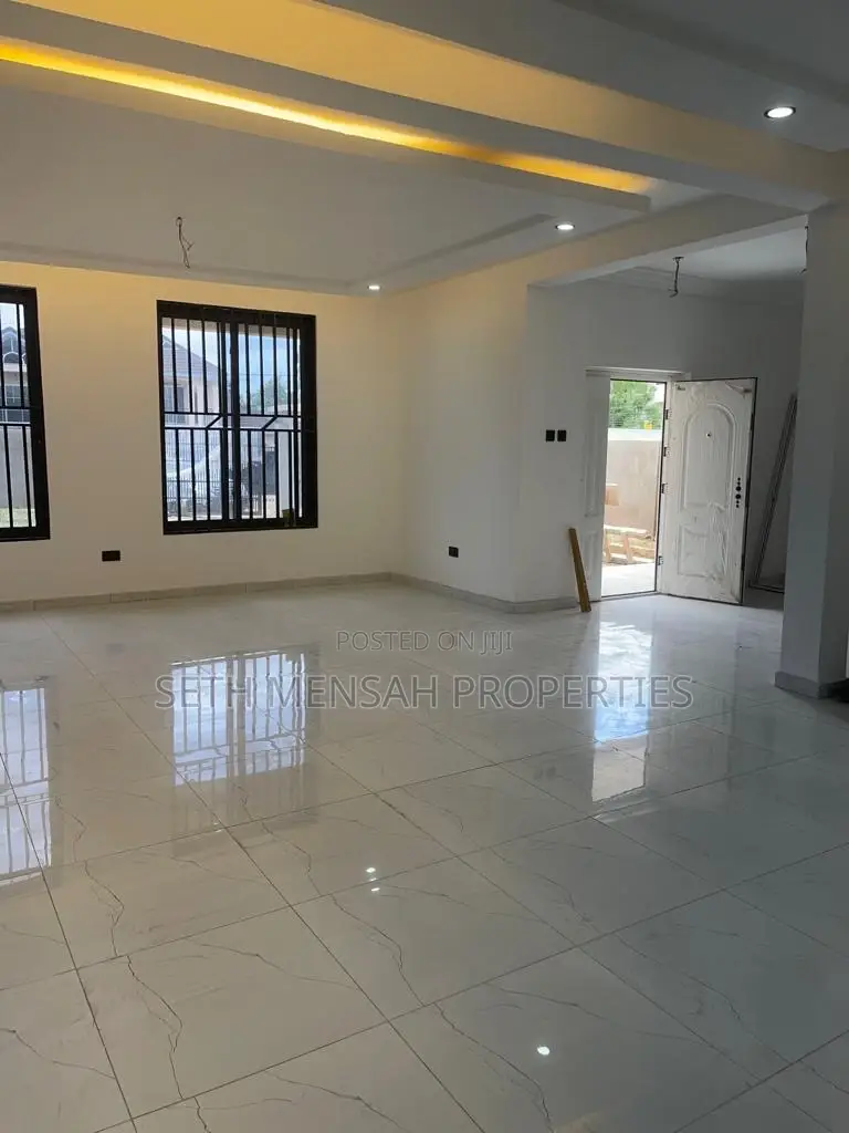4bdrm House in Skm, Adjiriganor for sale