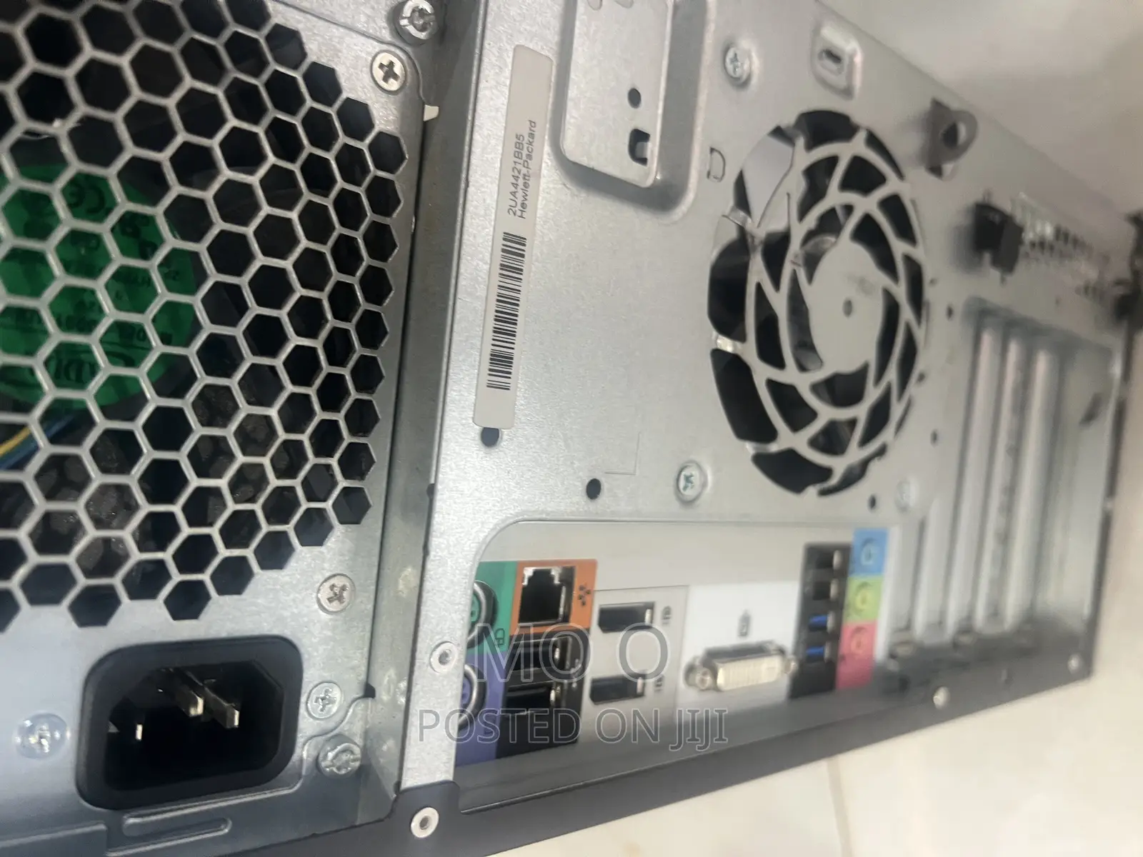 Server HP ProLiant DL380P Gen8 16GB Intel Xeon HDD+SSD 256GB