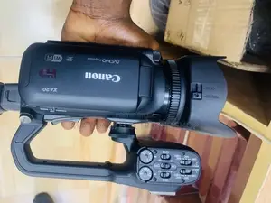 Affordable Canon Xa20 Full HD Professional Video Camcorder.