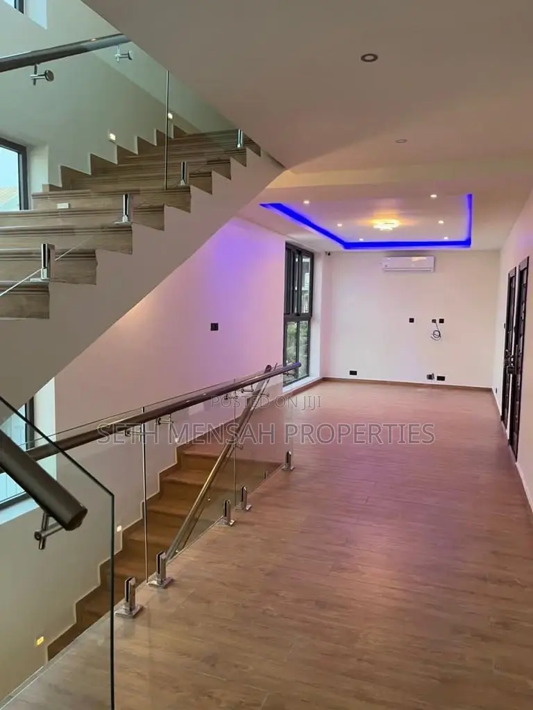 4bdrm Townhouse / Terrace in Skm, Cantonments for rent