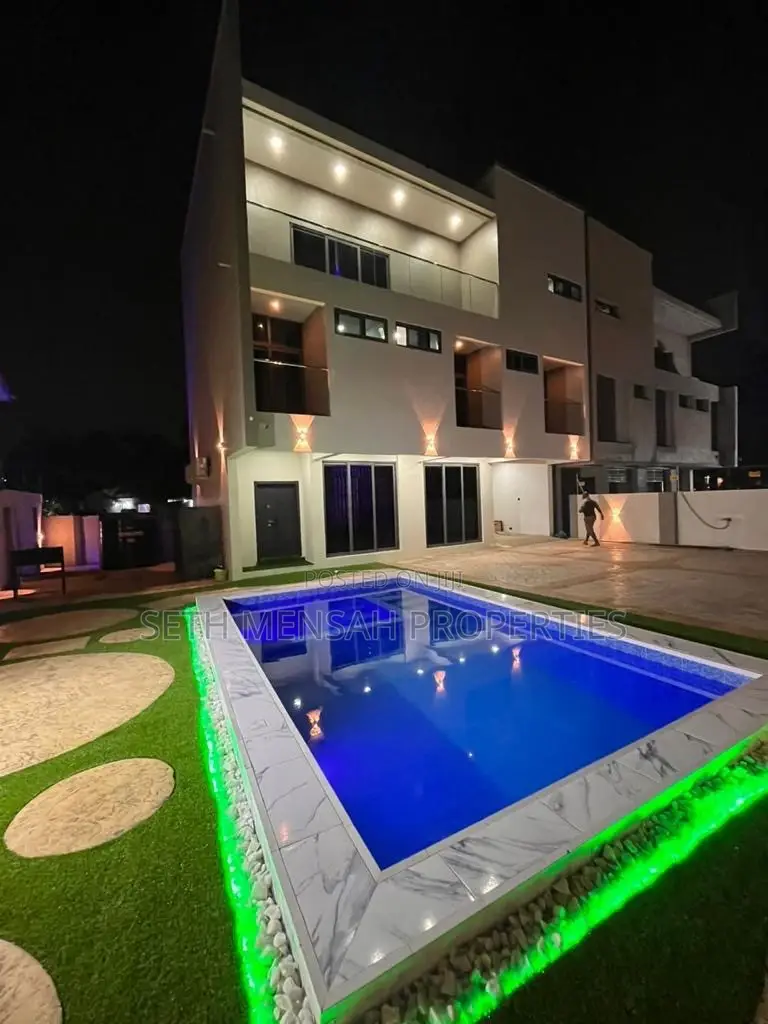 4bdrm Townhouse / Terrace in Skm, Cantonments for rent