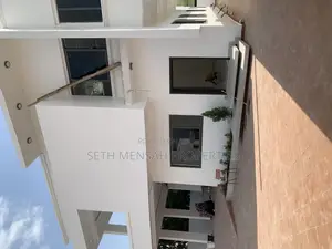 4bdrm Mansion in Skm Property, Ashomang Estate for sale