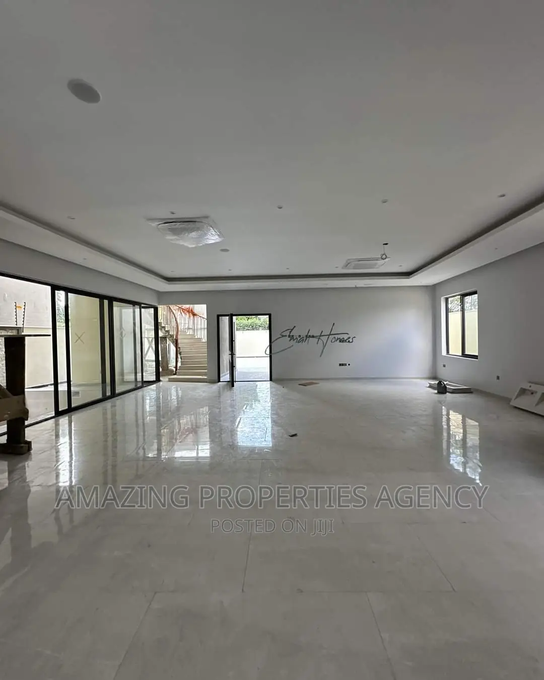 7bdrm House in 7 Bedroom Swim Pool  for sale