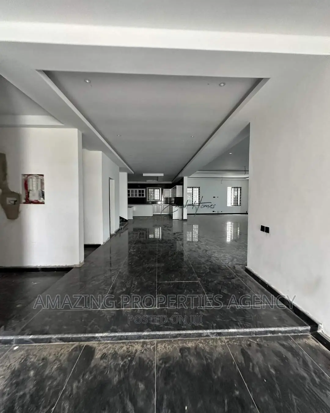 7bdrm House in 7 Bedroom Swim Pool  for sale