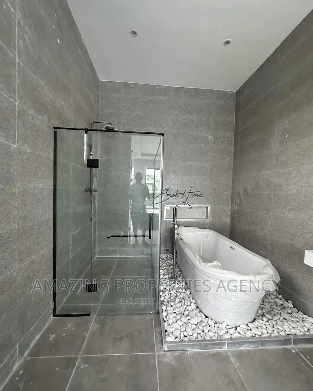 7bdrm House in 7 Bedroom Swim Pool  for sale