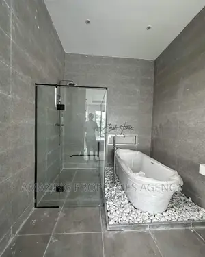 7bdrm House in 7 Bedroom Swim Pool  for sale