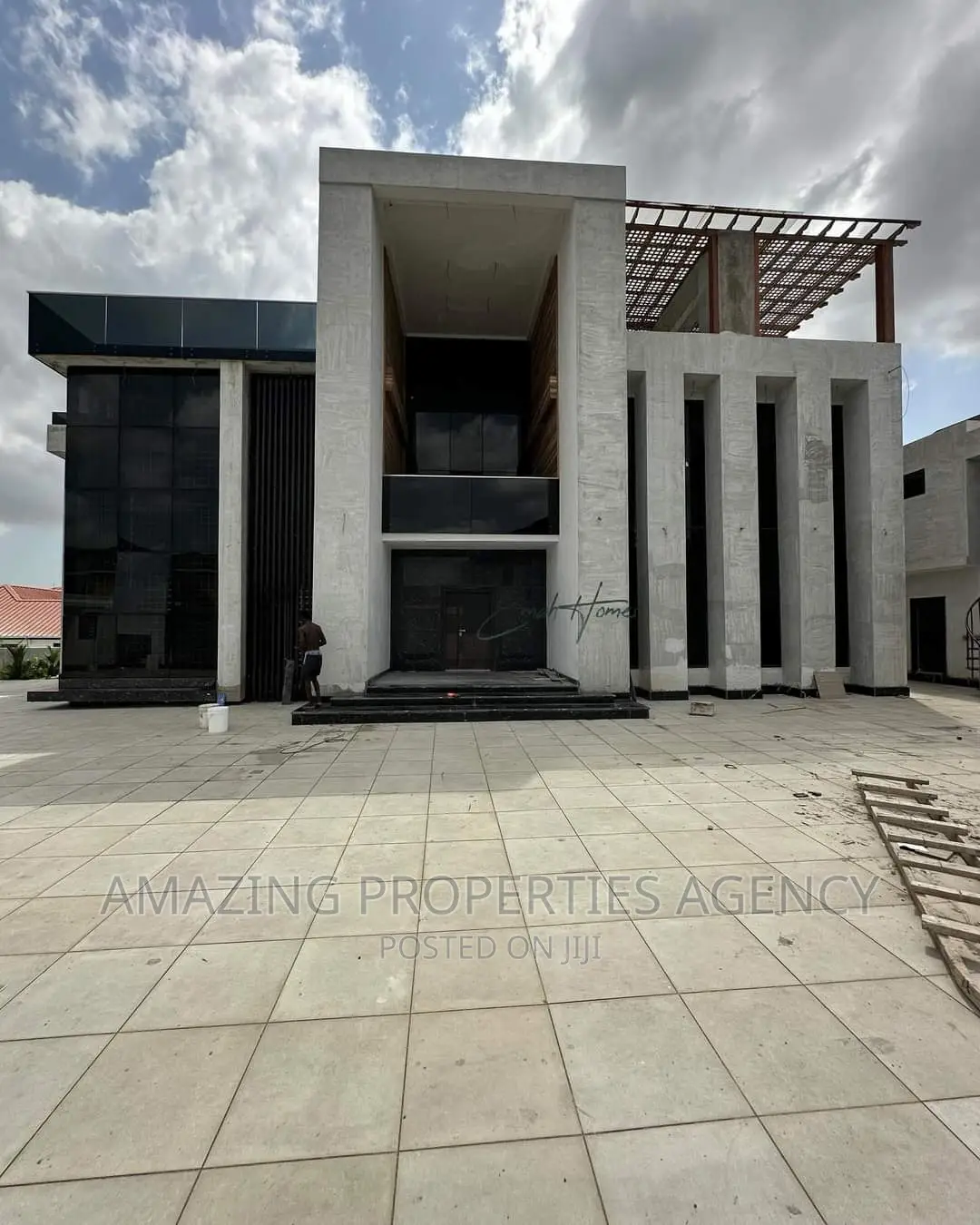 7bdrm House in 7 Bedroom Swim Pool  for sale