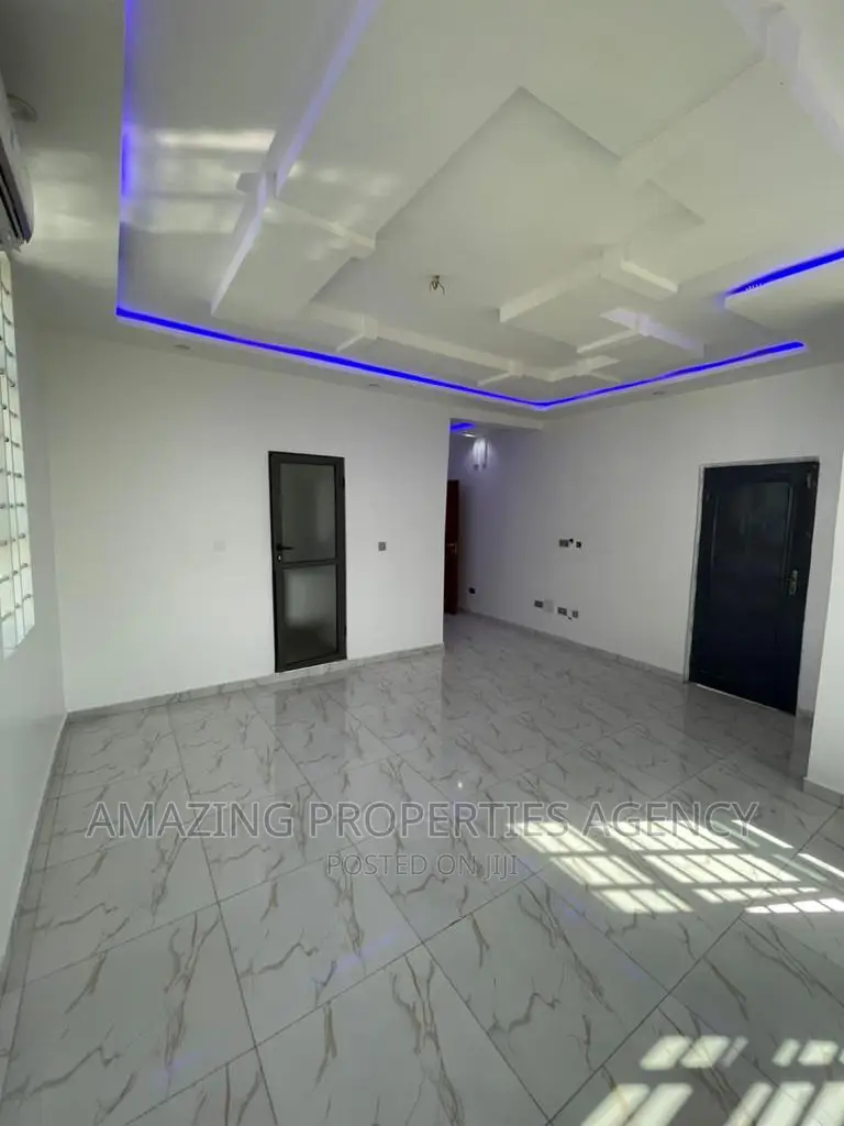 7bdrm House in 7 Bedroom Swim Pool  for sale