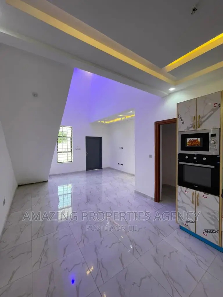 7bdrm House in 7 Bedroom Swim Pool  for sale