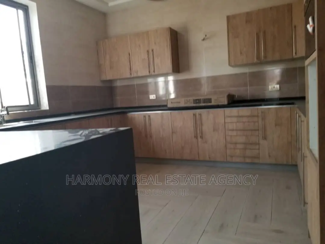 5bdrm House in West Legon for sale