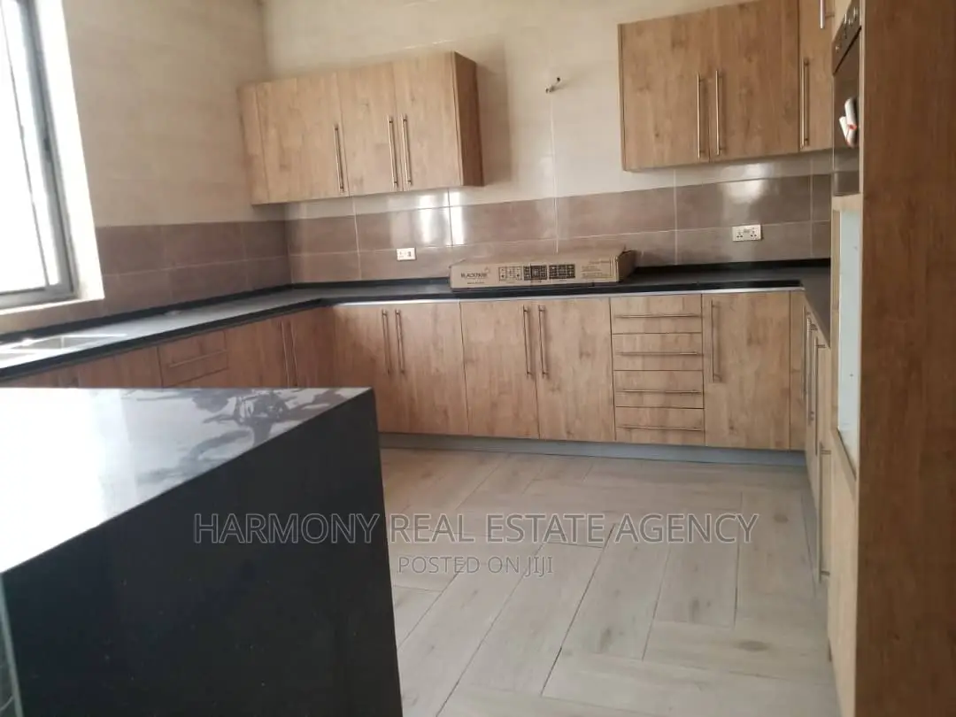 5bdrm House in West Legon for sale