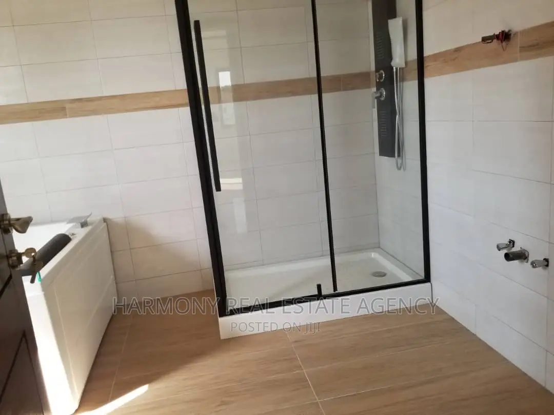 5bdrm House in West Legon for sale