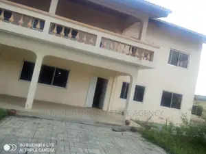 13bdrm House in Dzorwulu for rent