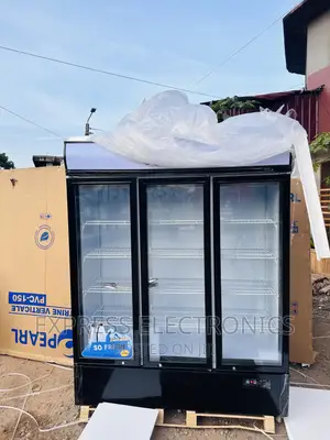 Glass 3doors Display Fridge Pearl PVC-150 950.