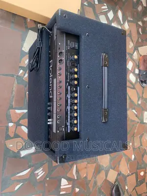 Roland Kc550 Keyboard Combo