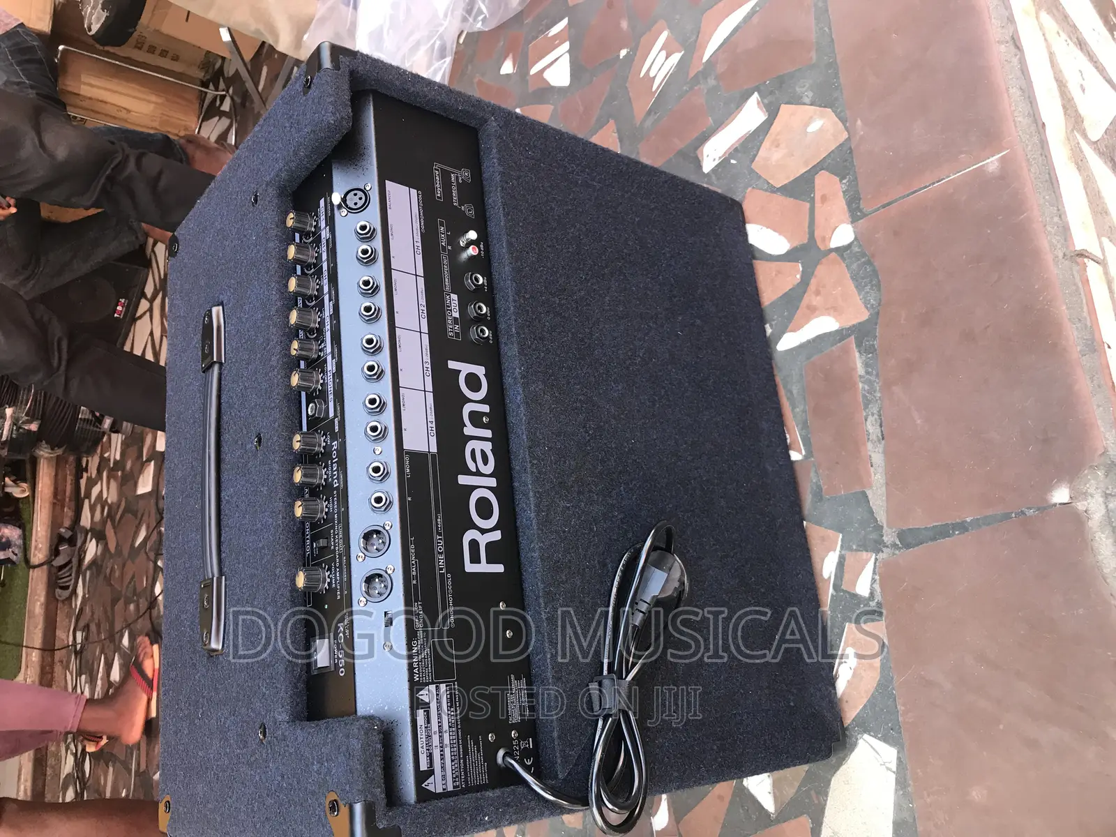 Roland Kc550 Keyboard Combo