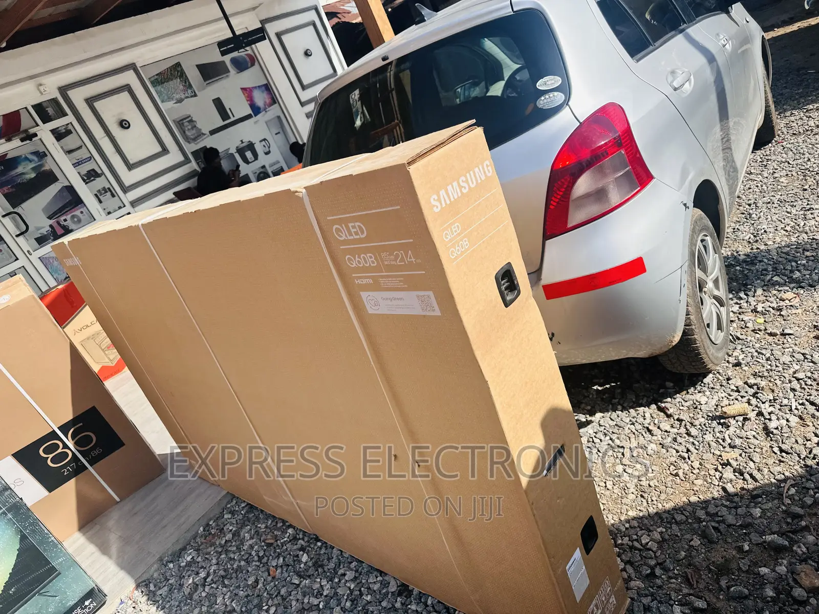 Slim UHD QLED Smart Samsung 85”Q60B.