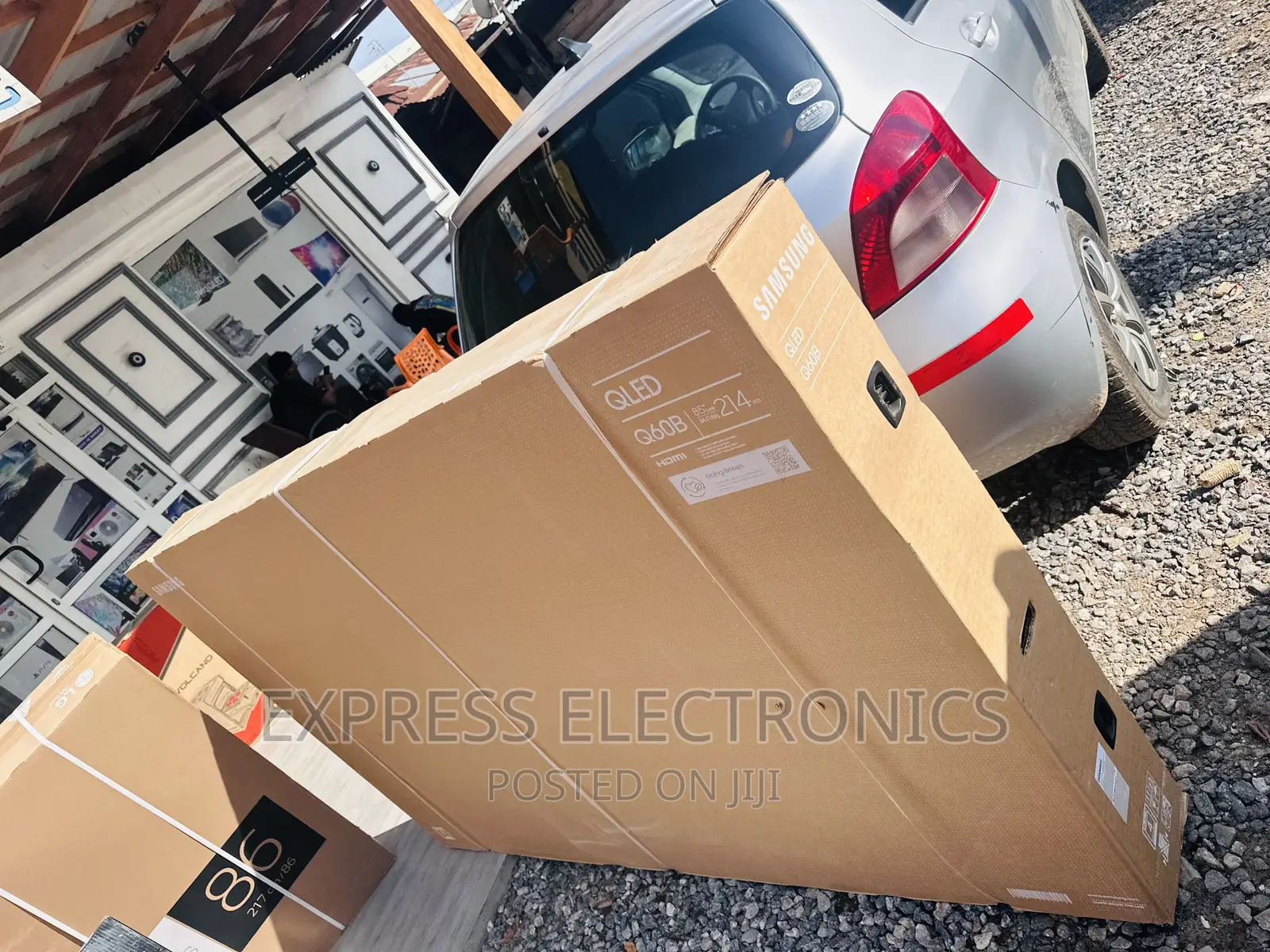 Slim UHD QLED Smart Samsung 85”Q60B.