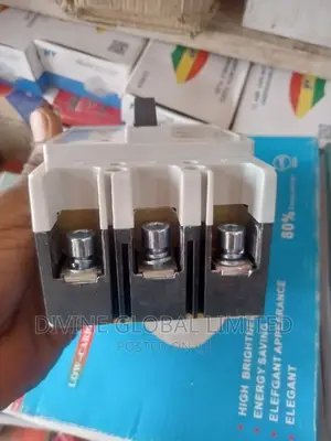 125A CNTN 3 Pole McCb Circuit Breaker