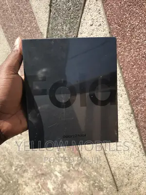 New Samsung Galaxy Z Fold4 256 GB Gold