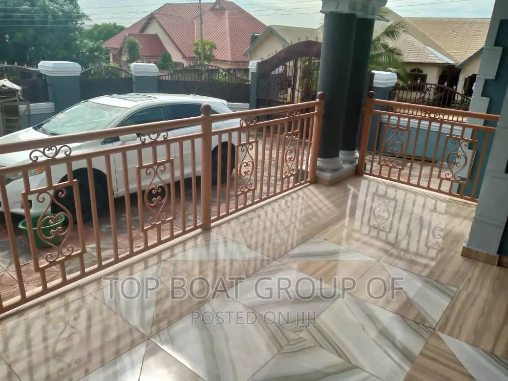 Furnished 4bdrm House in Top Boat Estate, Kumasi Metropolitan for sale