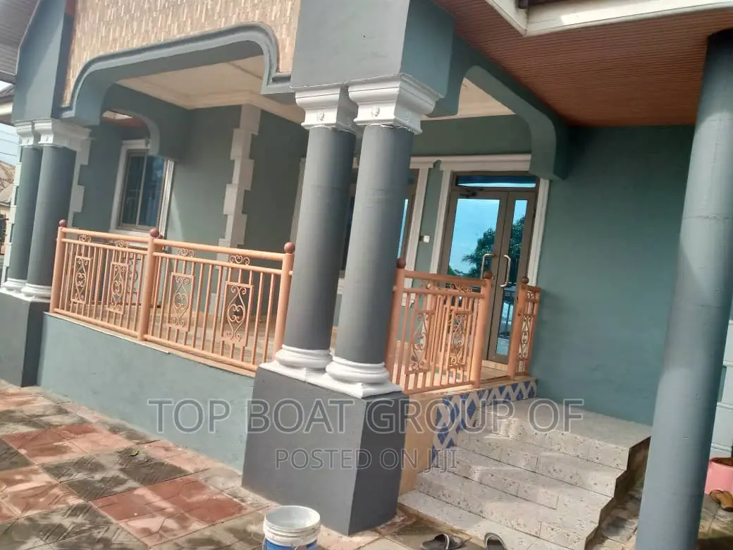 Furnished 4bdrm House in Top Boat Estate, Kumasi Metropolitan for sale