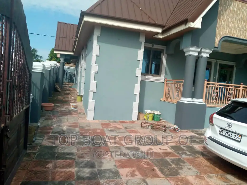 Furnished 4bdrm House in Top Boat Estate, Kumasi Metropolitan for sale