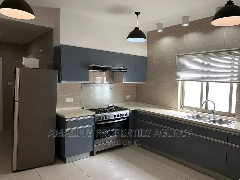5bdrm House in Adjiriganor for sale
