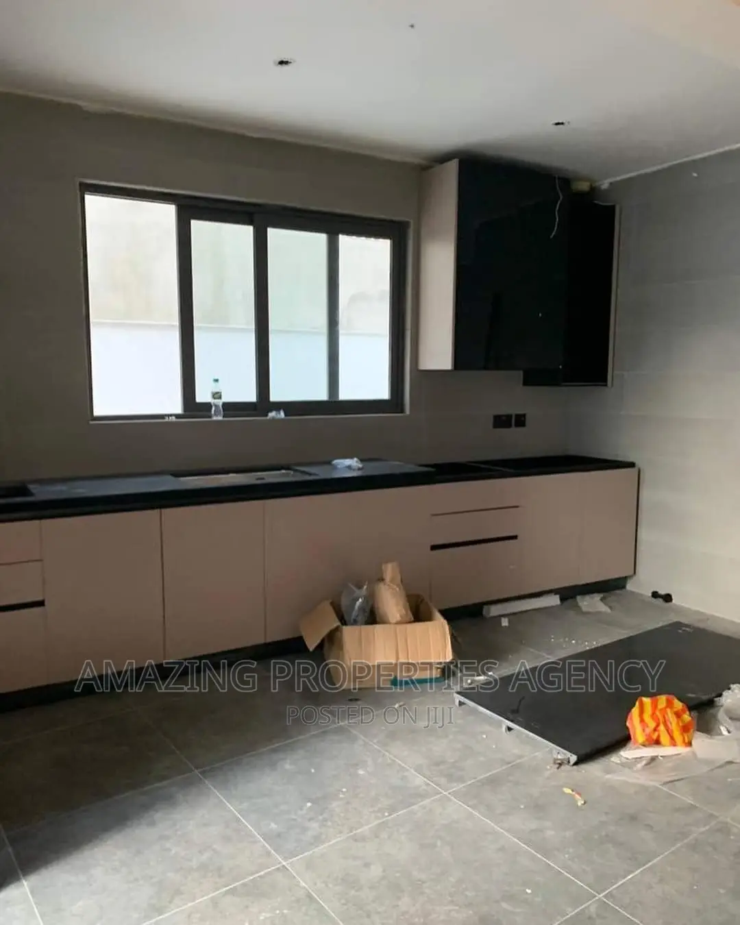 5bdrm House in Adjiriganor for sale
