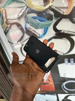 Apple iPhone SE (2020) 64 GB Black