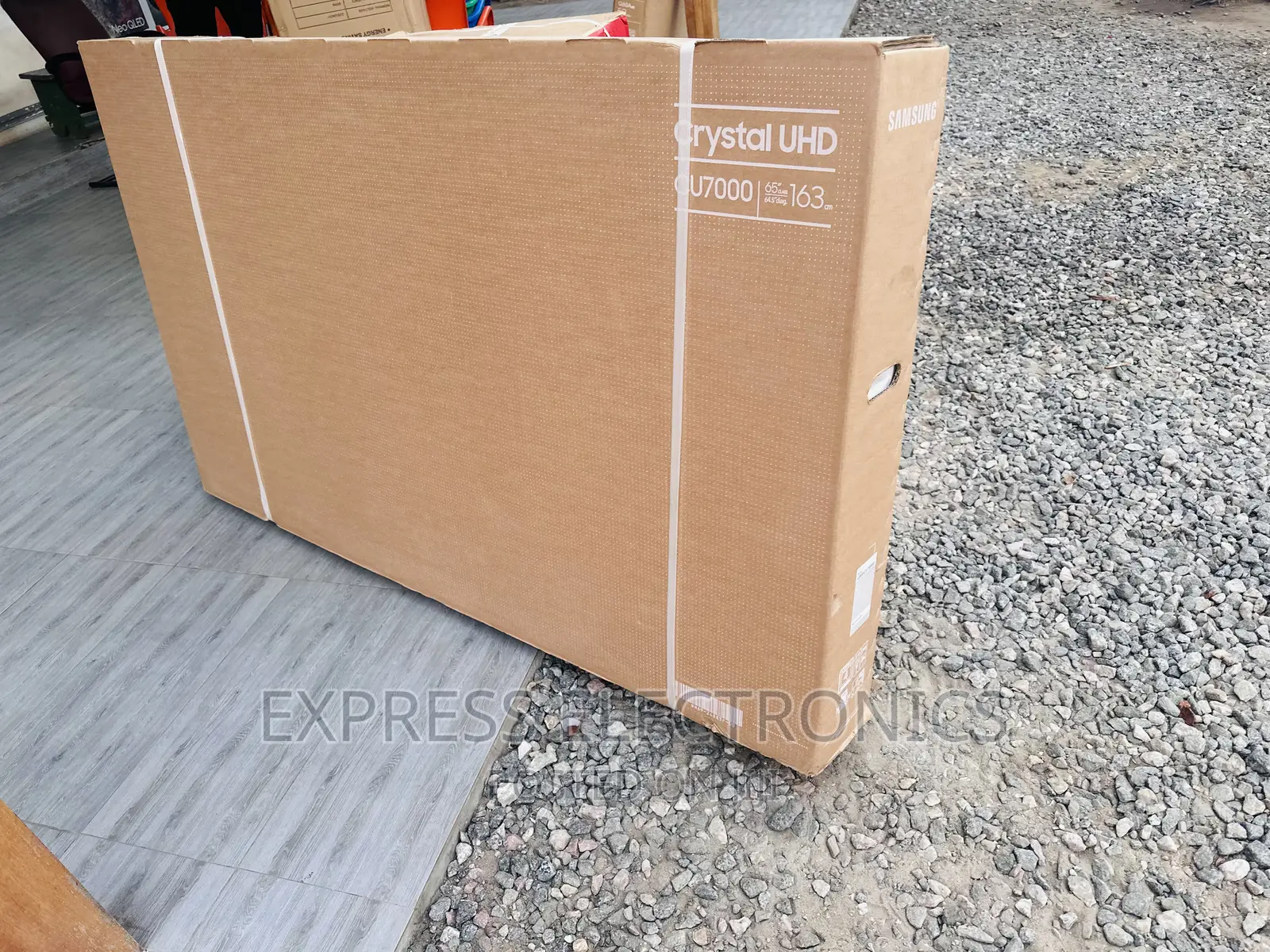 Better and Authentic Slim UHD Smart Samsung 65”Cu8000
