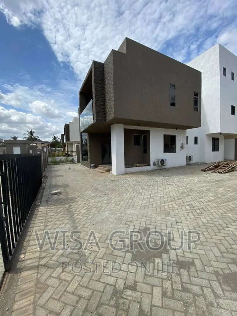 5bdrm Duplex in Wisa Groups, Accra Metropolitan for rent