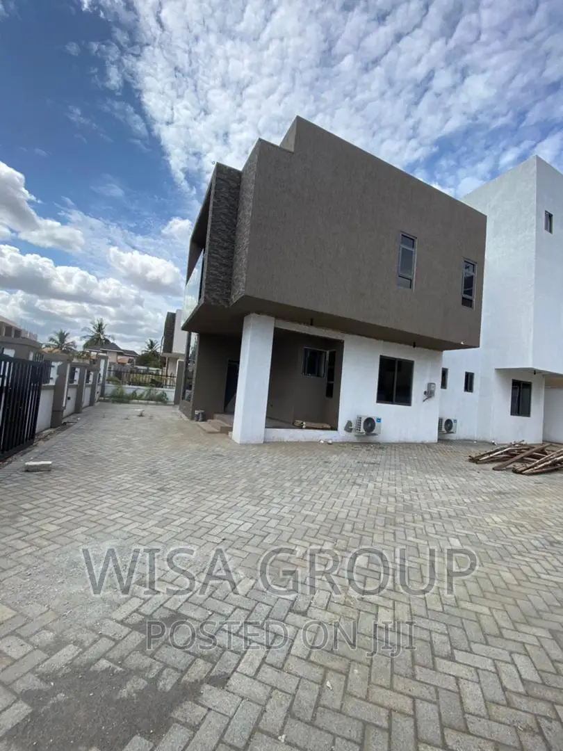 5bdrm Duplex in Wisa Groups, Accra Metropolitan for rent