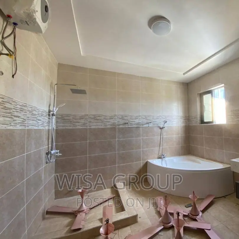 5bdrm Duplex in Wisa Groups, Accra Metropolitan for rent