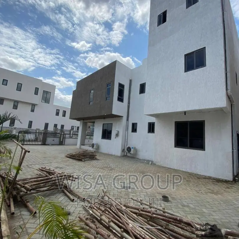 5bdrm Duplex in Wisa Groups, Accra Metropolitan for rent