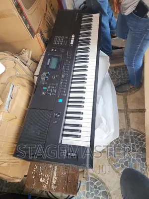 Yamaha PSR Ew 425