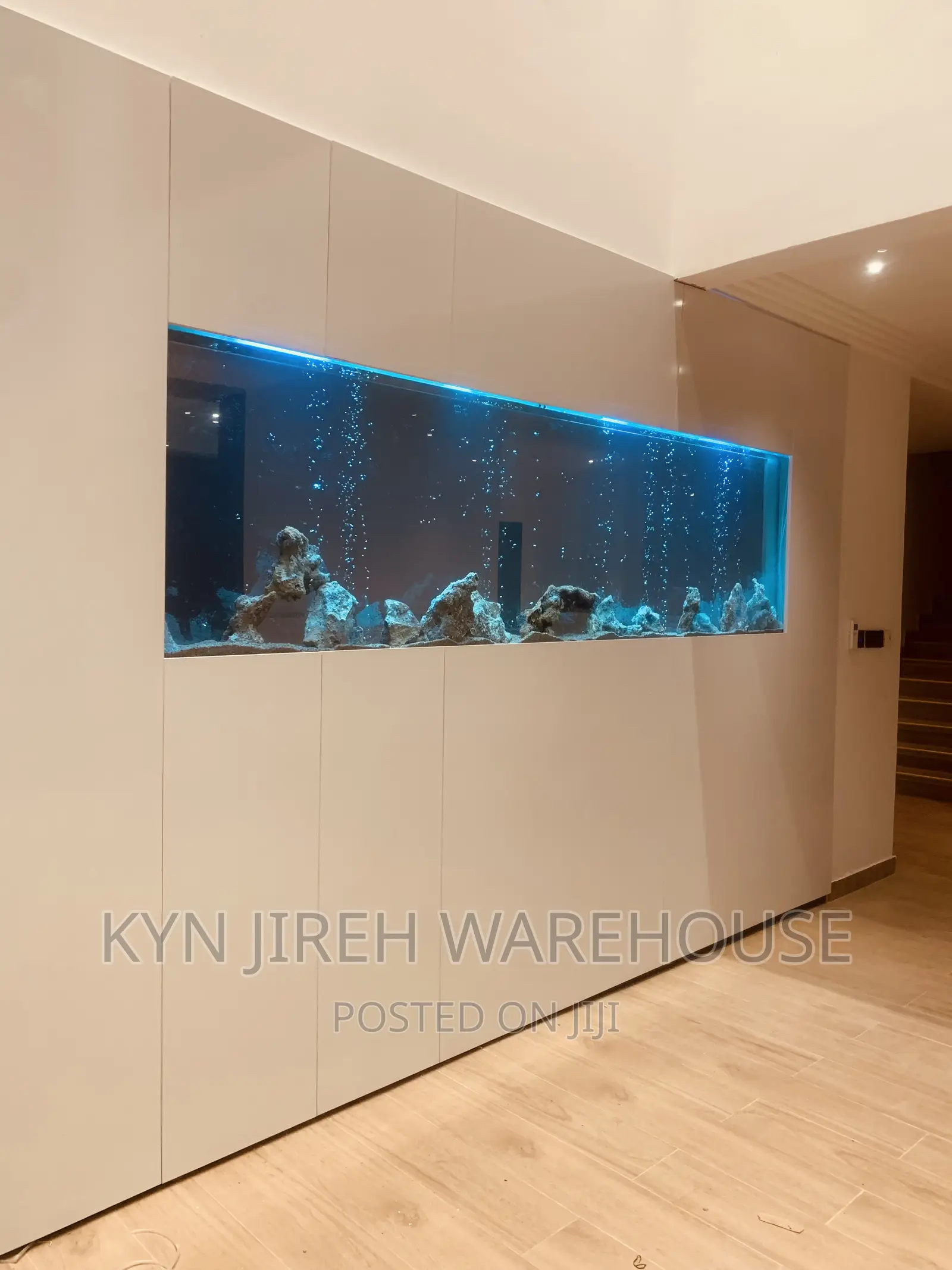 Dobro Aquarium With 30 Fishes