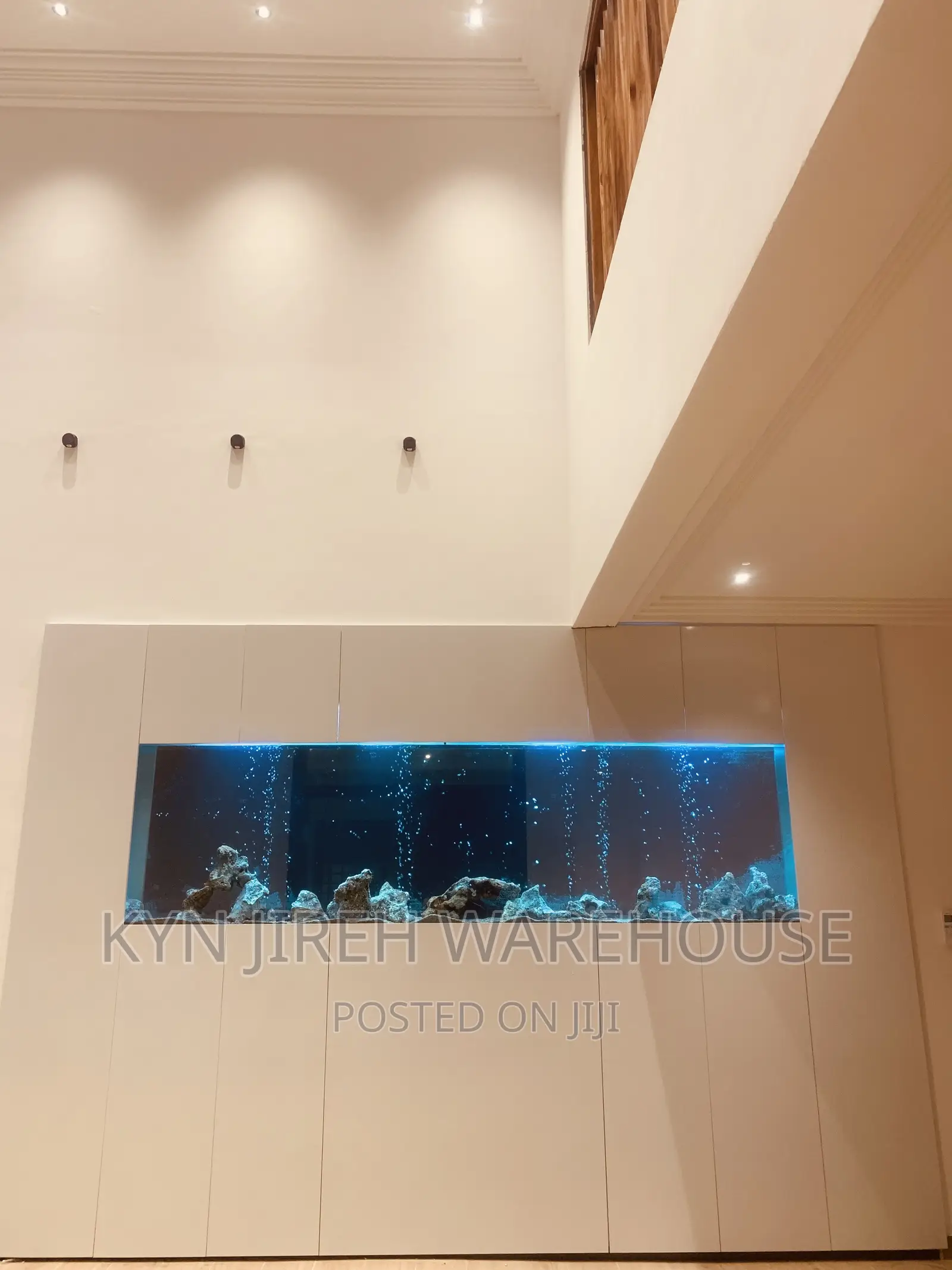 Dobro Aquarium With 30 Fishes