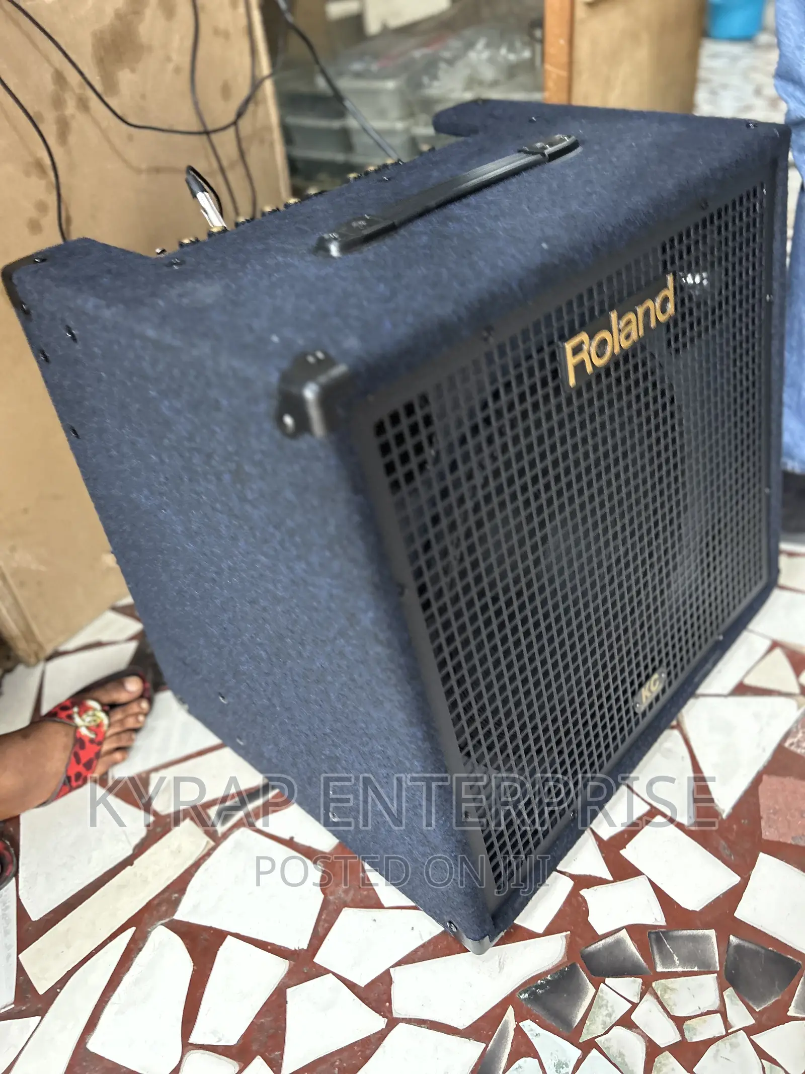 ROLAND KC550 Keyboard Combo