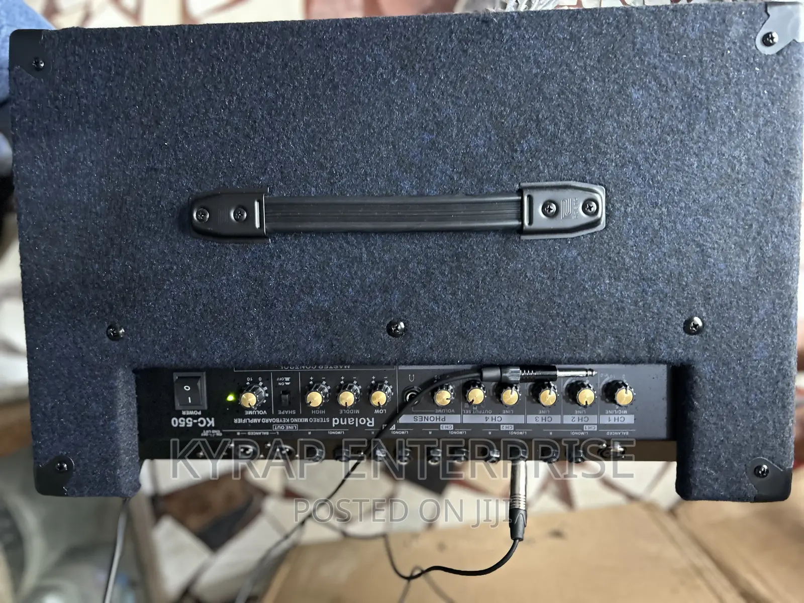 ROLAND KC550 Keyboard Combo