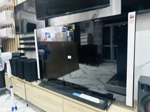 Samsung —60”Au7172 —UHD - Smart