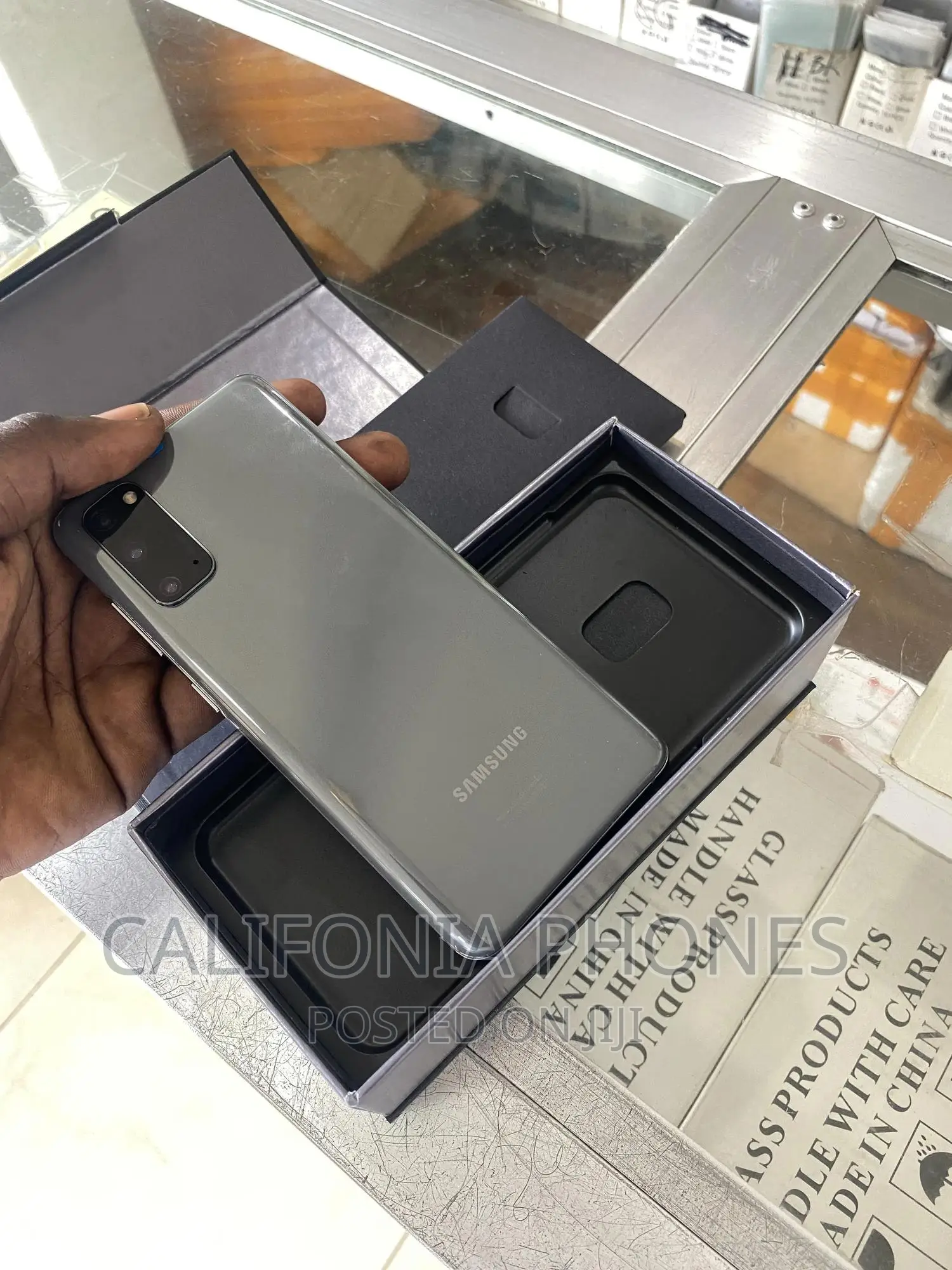 New Samsung Galaxy S20 128 GB Blue