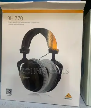 Closed-Back Studio Headphones With Extended Bass Response