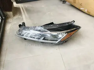 Nissan Kicks 2023 Headlight Available