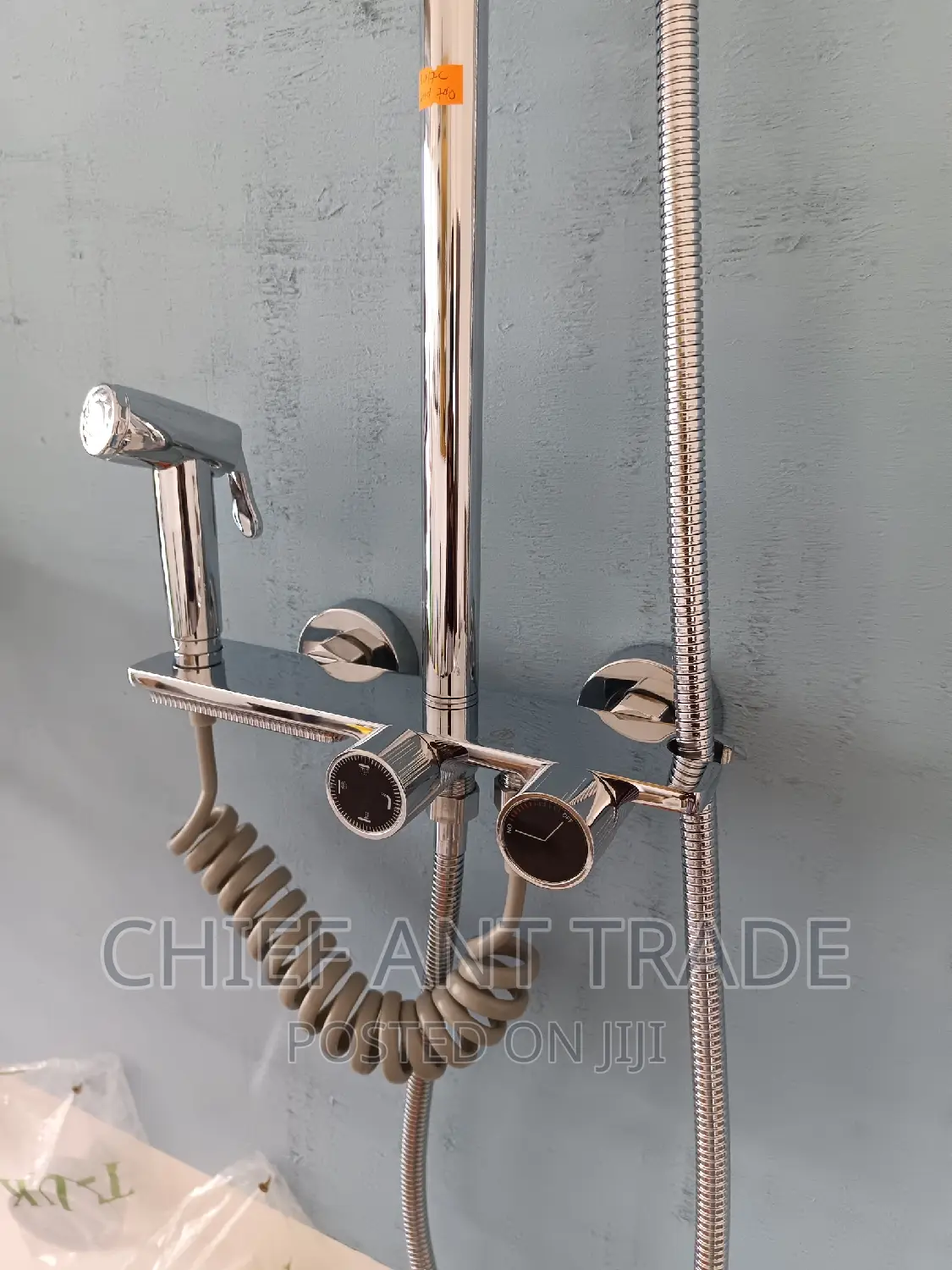 4 Flow Shower. Hot and Cold 8017c