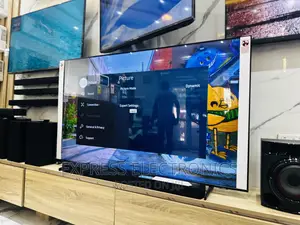 Sleek in Smart UHD Samsung 55”Au7022 Tv .