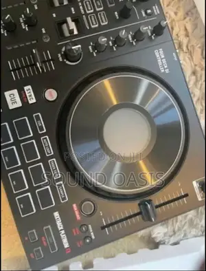 Numark Mixtrack Platinum FX - DJ Controller