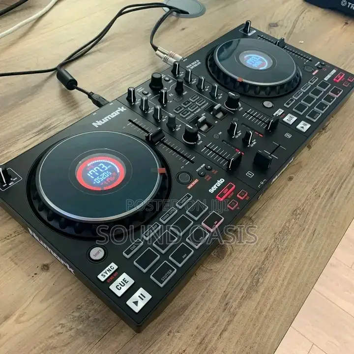Numark Mixtrack Platinum FX - DJ Controller