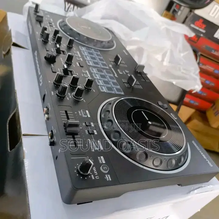 DDJ-Rev1
Scratch-Style 2-Channel DJ Controller