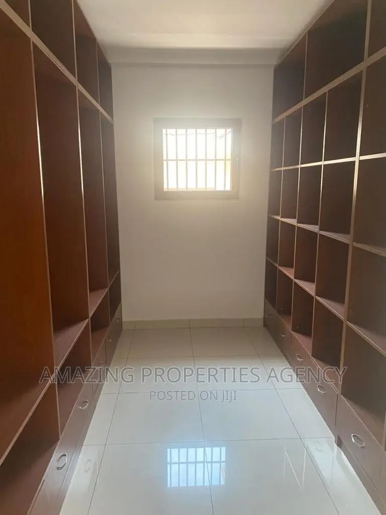 5bdrm House in Cantonments for rent